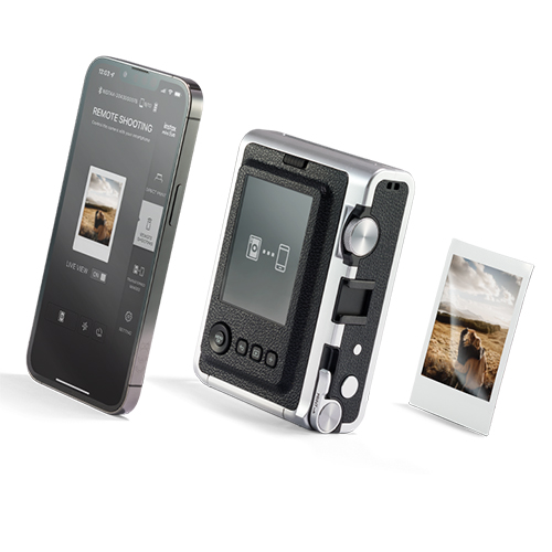 Fujifilm-Instax-Mini-Evo-Camera-16745157-connecting-with-smartphone